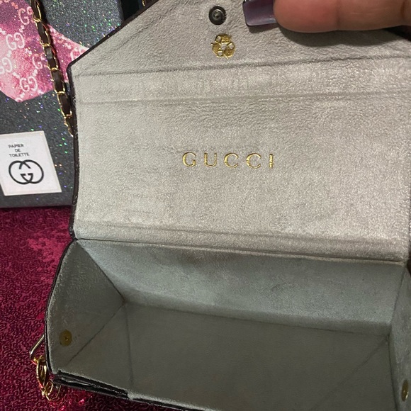 Gucci eyeglass case with gold chain - Picture 3 of 3